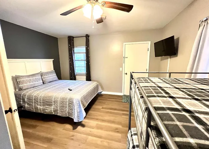 Creekside Retreat Inn & Suites