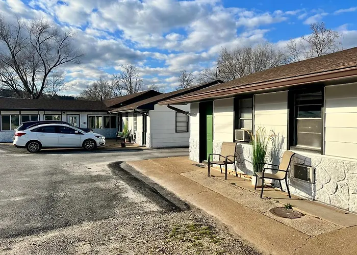 Creekside Retreat Inn & Suites