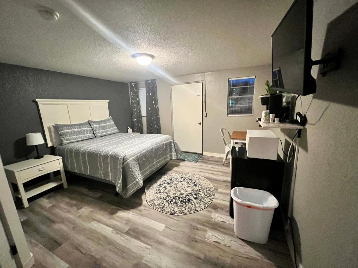 Creekside Retreat & Suites Motel