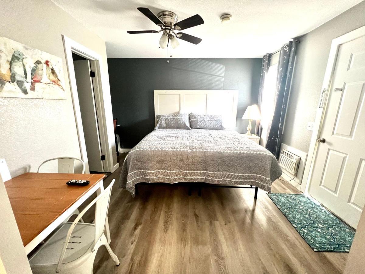 Creekside Retreat & Suites Motel *