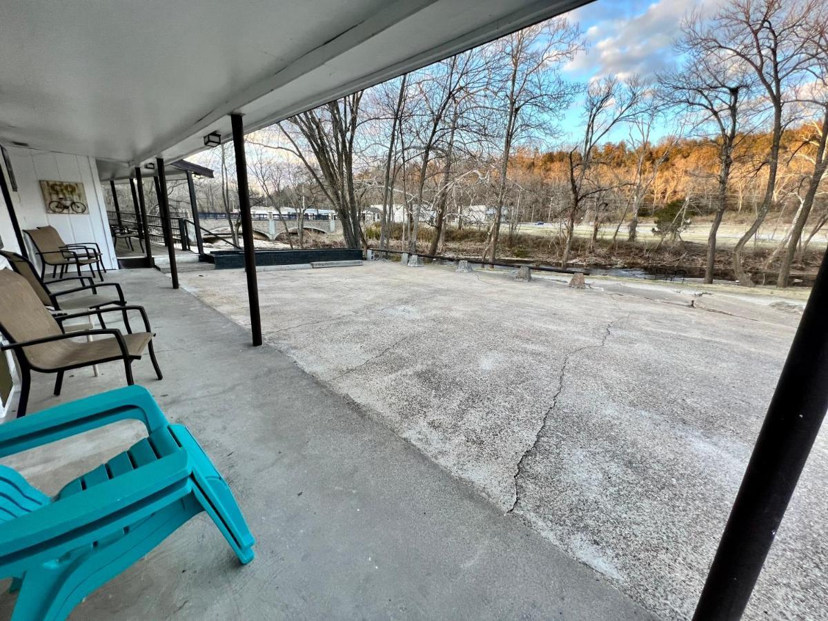 Motel Creekside Retreat & Suites