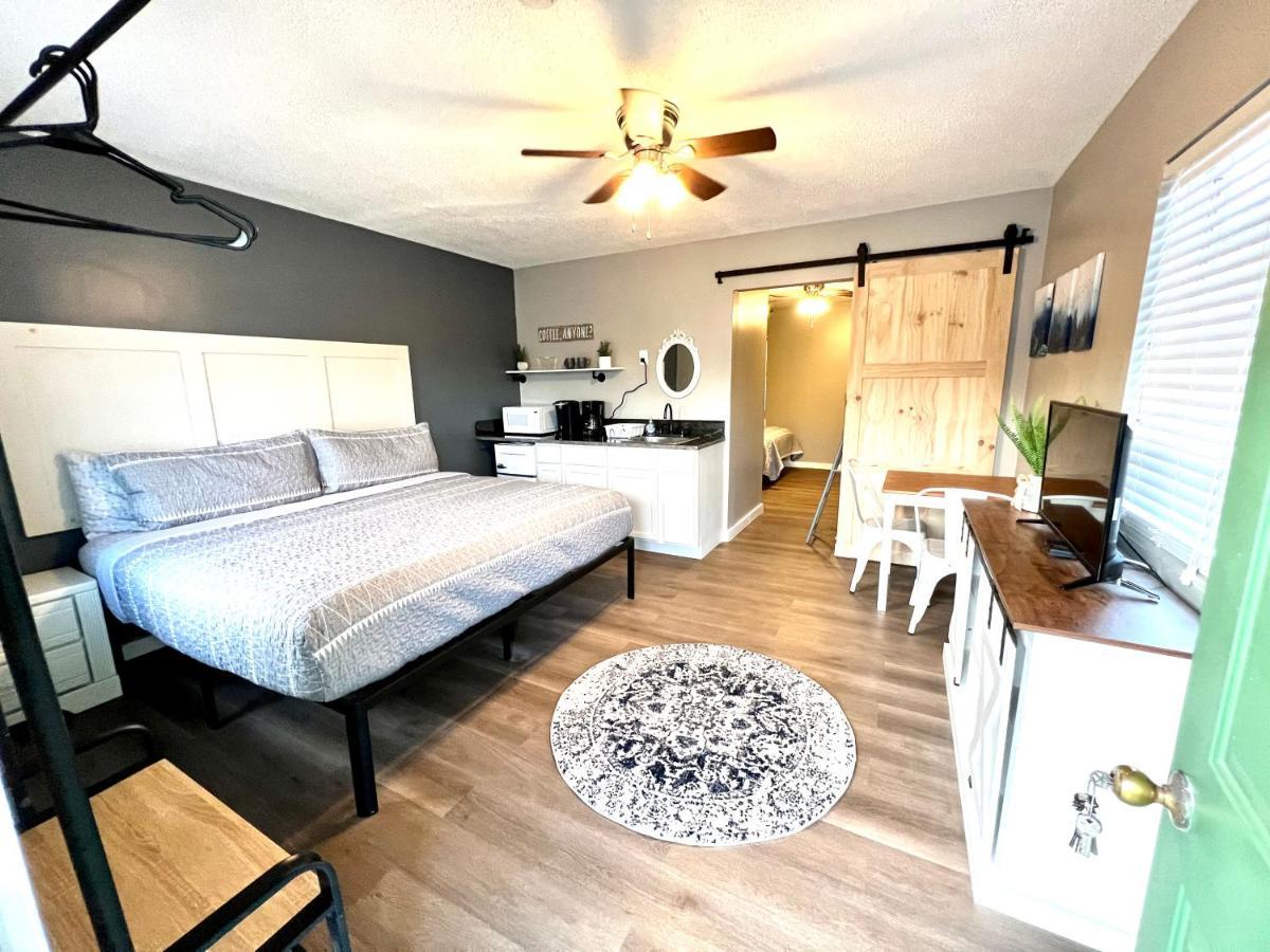 Creekside Retreat & Suites