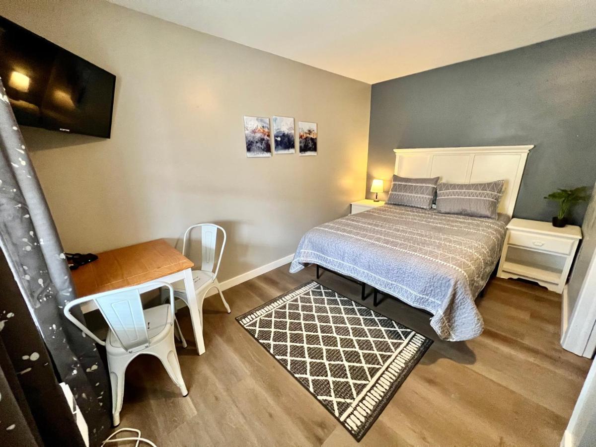 Creekside Retreat & Suites