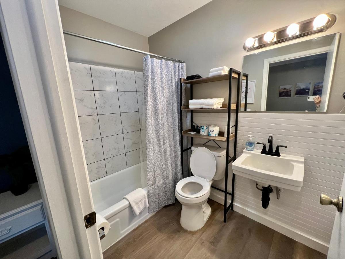 Creekside Retreat & Suites *