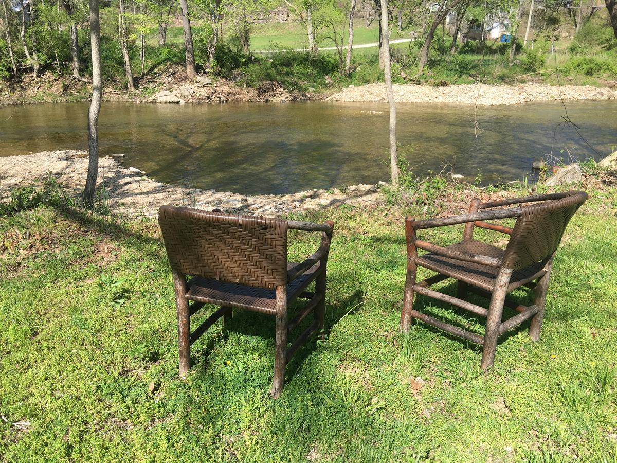 Creekside Retreat & Suites Motel